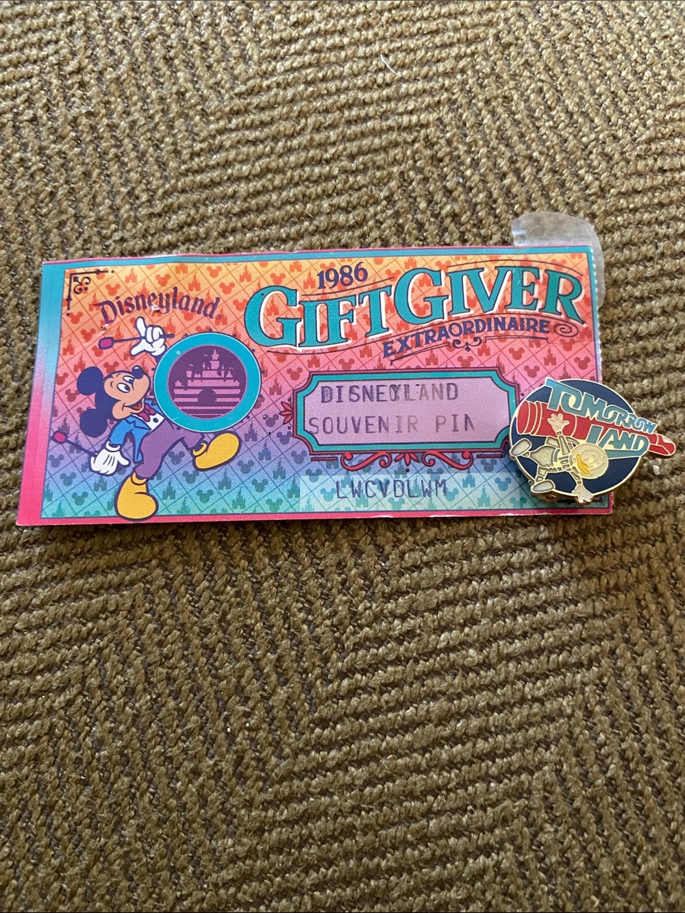 Disney 1986 Gift Giver Tomorrowland Multicolor Souvenir Pin Card